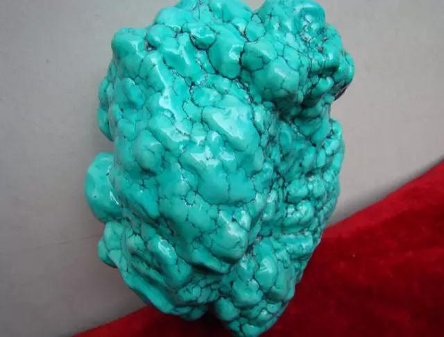 绿松石变色的原理是什么,影响绿松石价格的因素