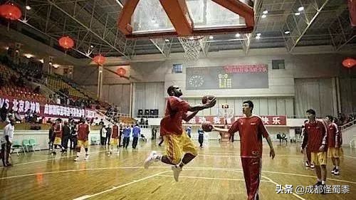 成都室内大型运动场地,周末可以打羽毛球的场子