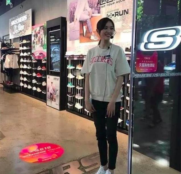 杨幂女明星惊艳身材,杨幂细腰让人惊艳