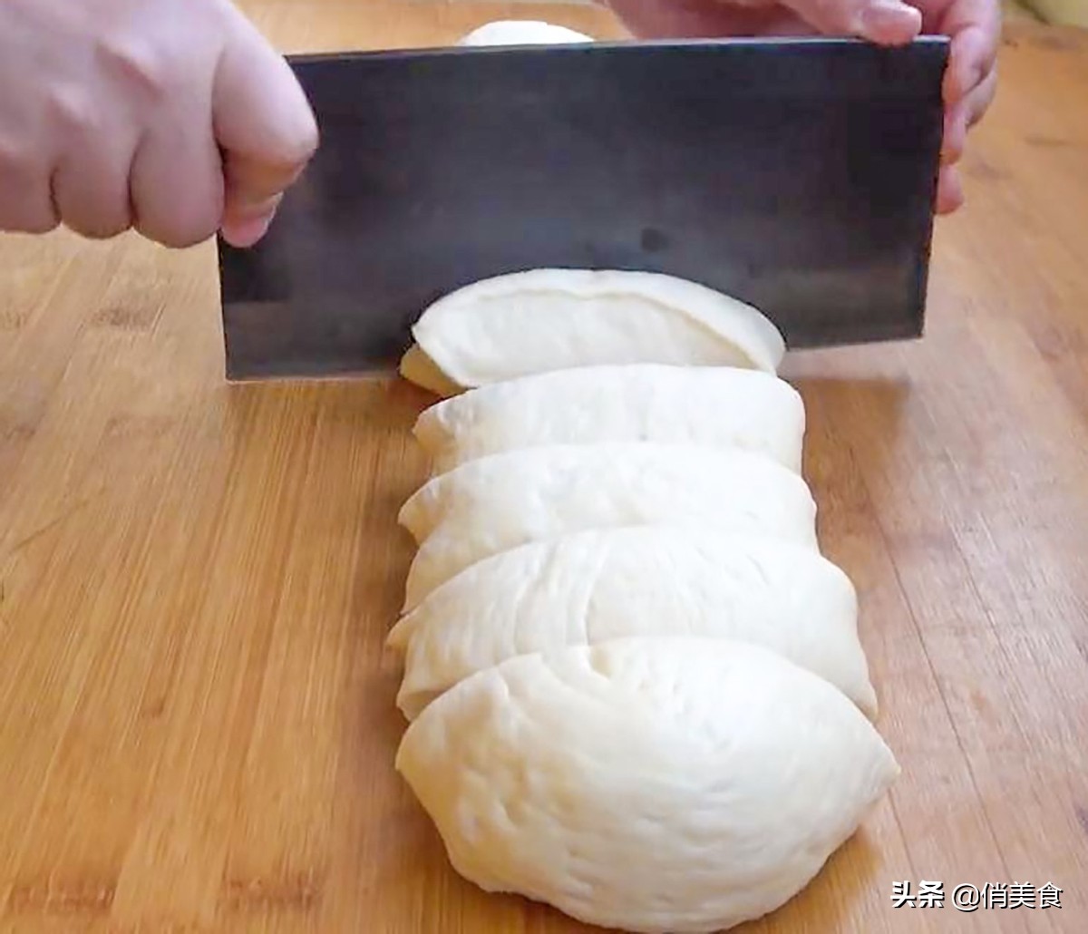 油饼怎样和面才酥软好吃,怎样做油饼和面才松软好吃
