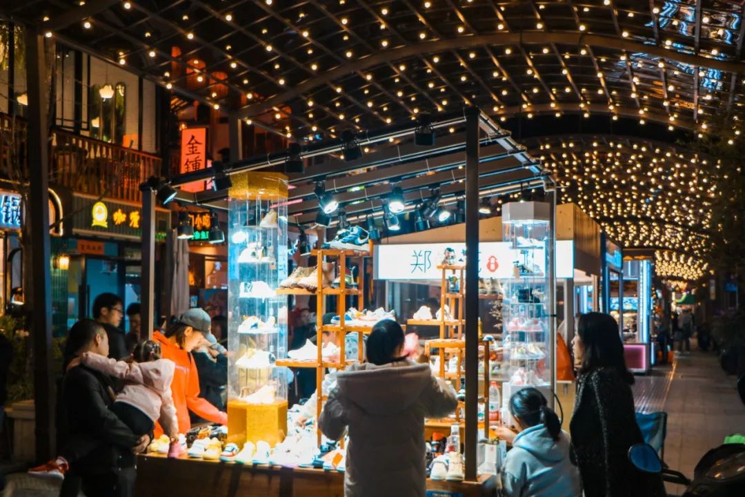 昆明的烟火气回来了！南屏街拟试点夜间外摆，路边摊可以有了，中央文明办宣布重大调整