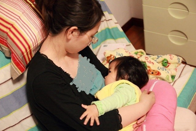 给宝宝断奶妈妈难受怎么办,给宝宝断奶妈妈涨奶怎么办