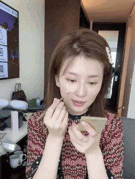 乔欣妆容教程,乔欣化妆改造时尚cosmo