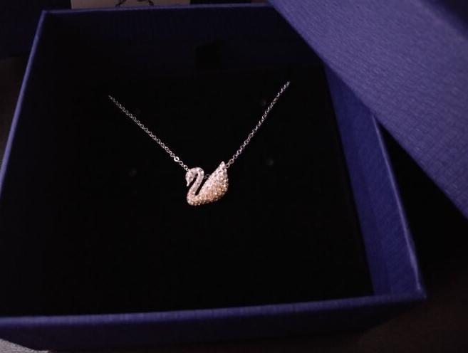 施华洛世奇小天鹅项链容易变色吗,施华洛世奇小天鹅项链推荐