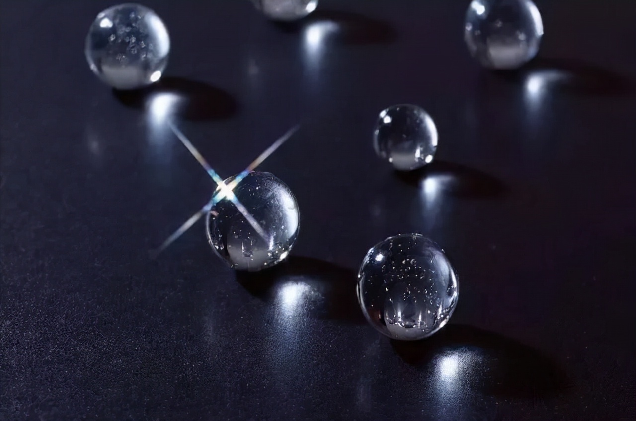 清朝官帽上的珠子值不值钱,清代官员的官帽上有黑珠是几品官