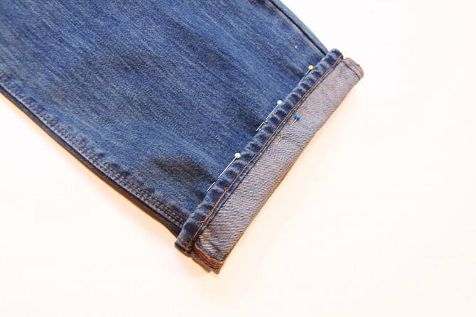 牛仔裤太长怎样改短保留原边,微喇叭牛仔裤太长怎么改短好看