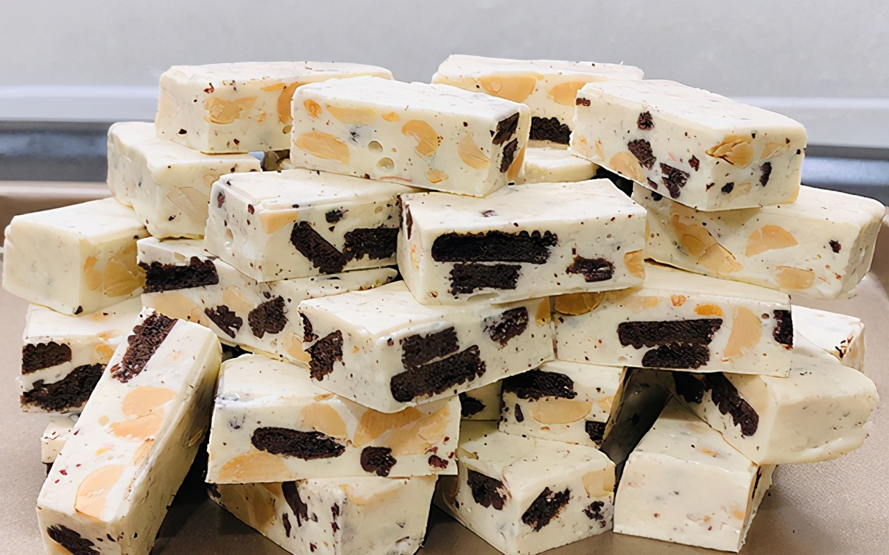 做牛轧糖好吃又简单没有黄油,自己做的牛轧糖味道棒棒哒