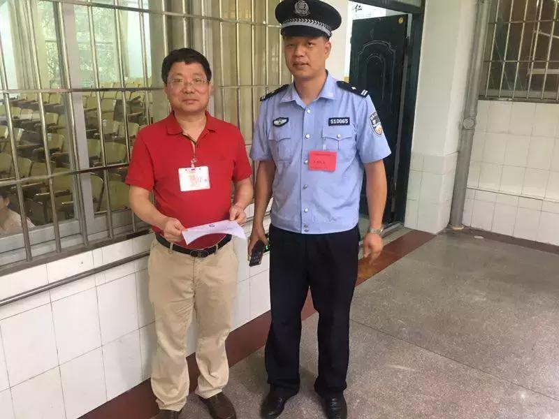 考完啦！莆田考场外上演“00”后深情告白！这些场景都太美~~