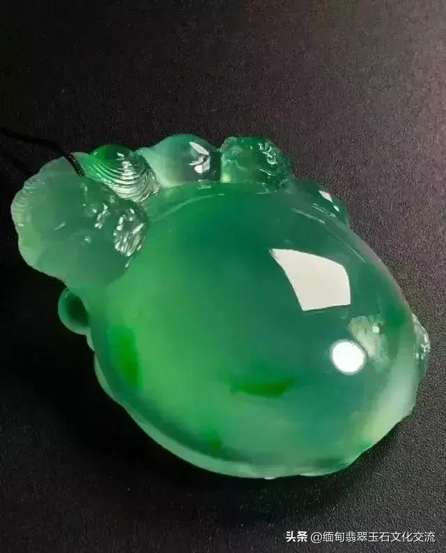 翡翠最简单的保养方法是用水泡吗,翡翠保养方法分享如何保养翡翠