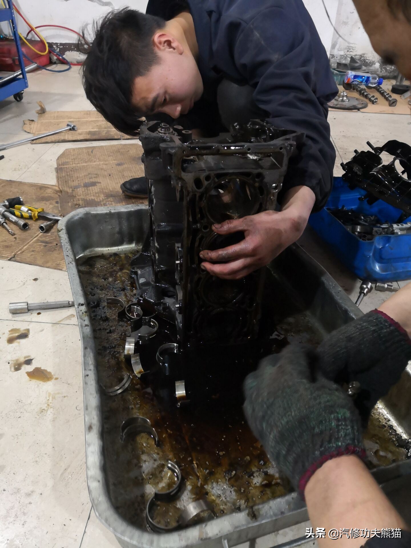 2013奥迪a4l烧机油怎么解决,奥迪a4l哪一款开始烧机油不严重