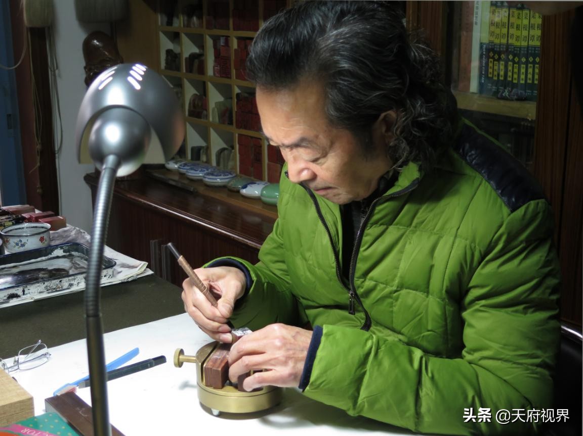 健身、习字、治印、绘画、喝酒古稀书画家潘锡仁的5大爱好