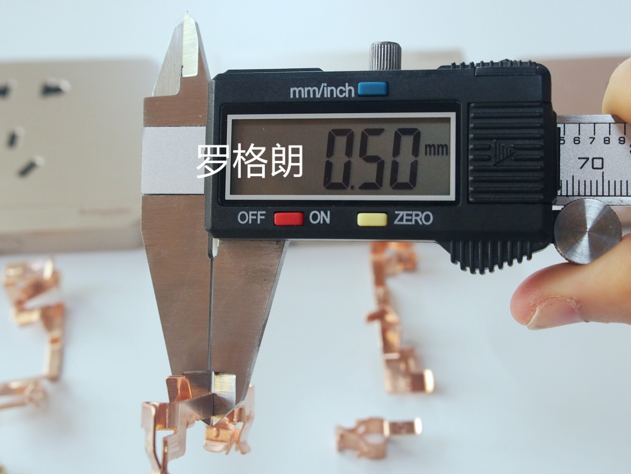 罗格朗开关怎么从墙上拆下来,罗格朗简约插座拆解