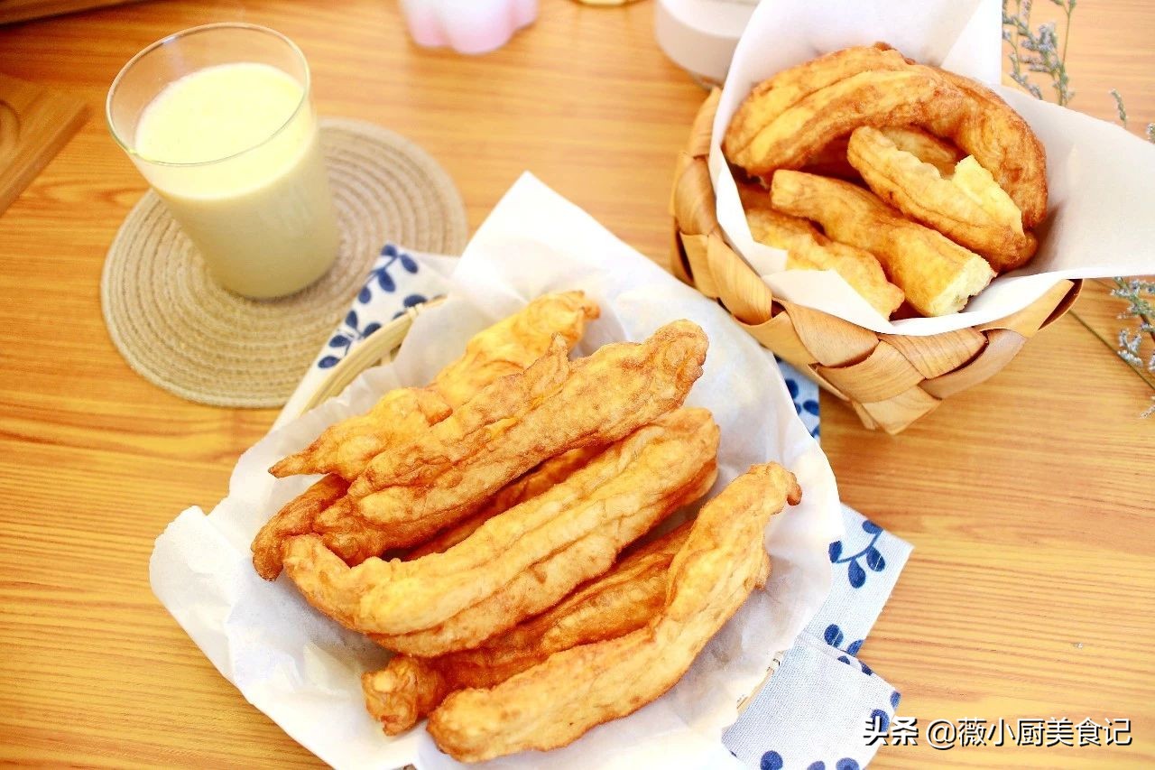 第一次炸油条的做法和发面全过程,酥脆油条的做法和配方的全过程