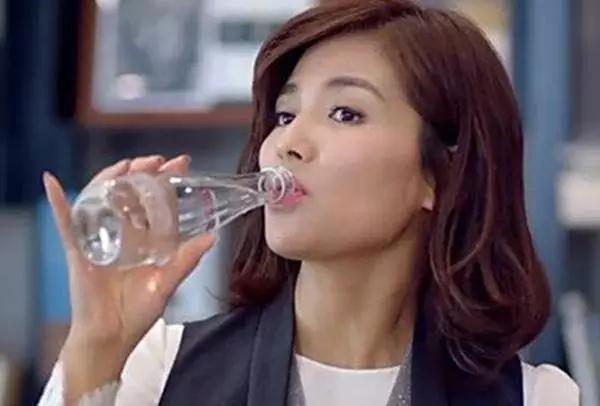 法国的依云矿泉水为什么那么贵,法国依云矿泉水广东