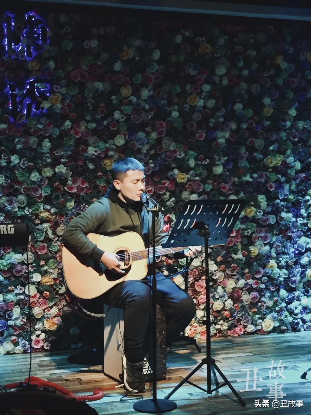 青春期我与父亲水火不容，砸烂他心爱的老吉他，这件事影响我一生