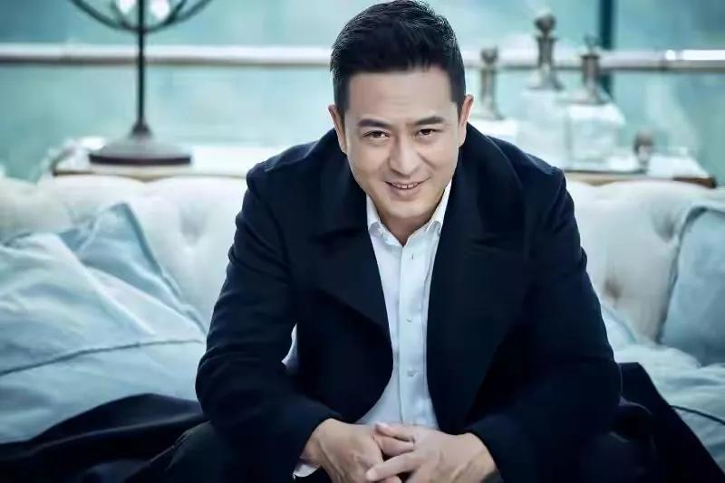 老了和年轻时不一样的男明星,早过了30岁却满满少年感的男明星