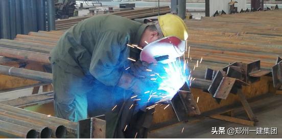 中秋节致敬坚守岗位的他们,中秋节依然坚守岗位的我们