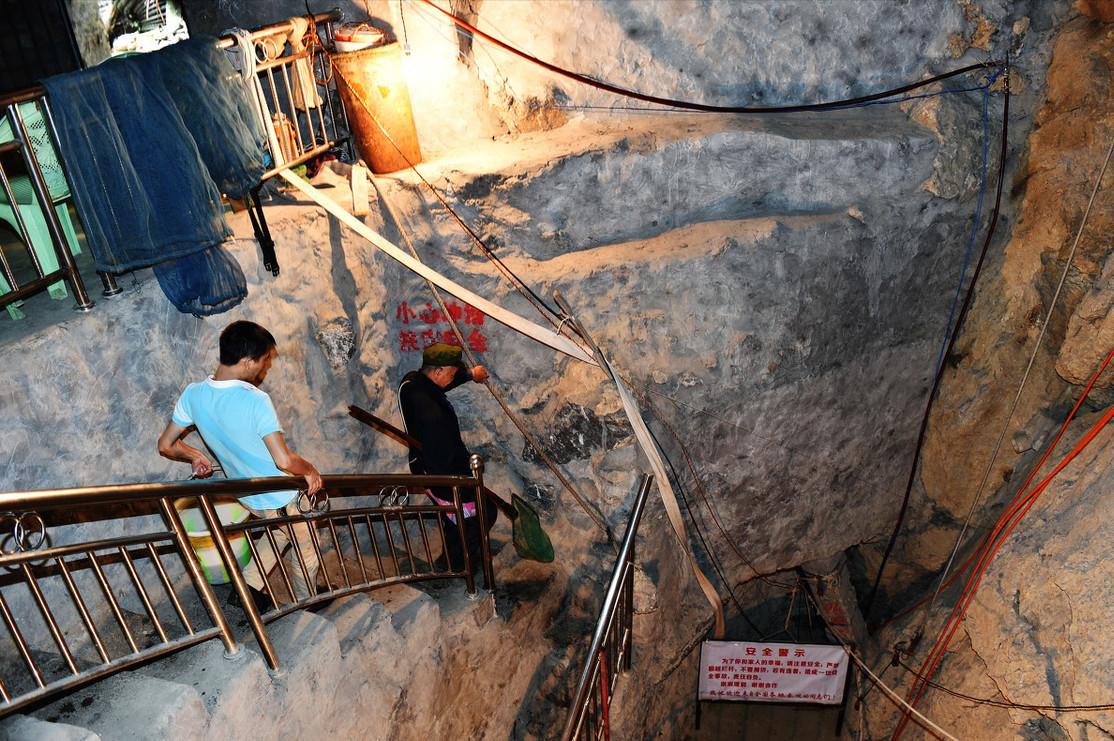 重庆地下鱼泉涌出大量鱼,重庆农户挖出神秘鱼泉在什么地方