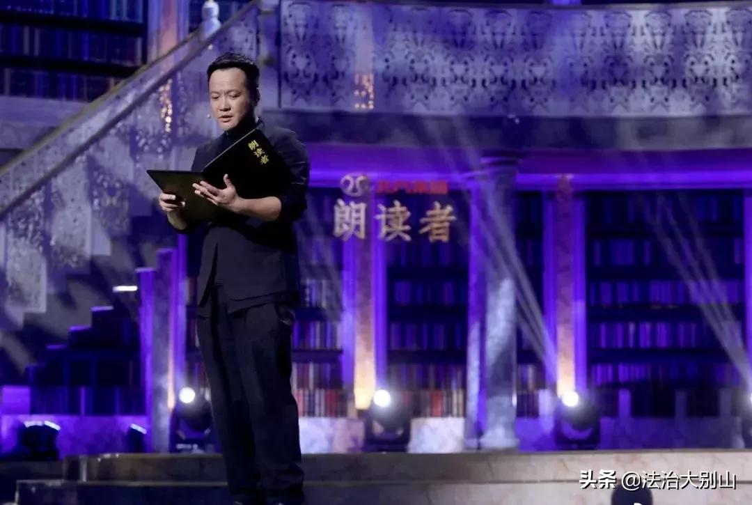 董卿朗诵眼泪完整版视频加文字,董卿说过的经典语录人生的眼泪