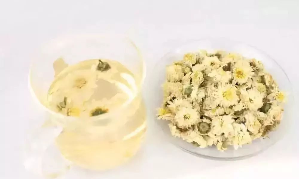 经常口干舌燥喝水也不管用看什么,口干口渴喝水多尿也多是什么原因