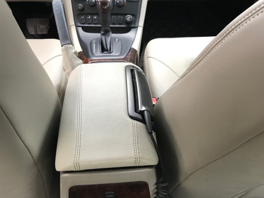 08年沃尔沃s803.0t油耗,沃尔沃s80和s90有什么大区别