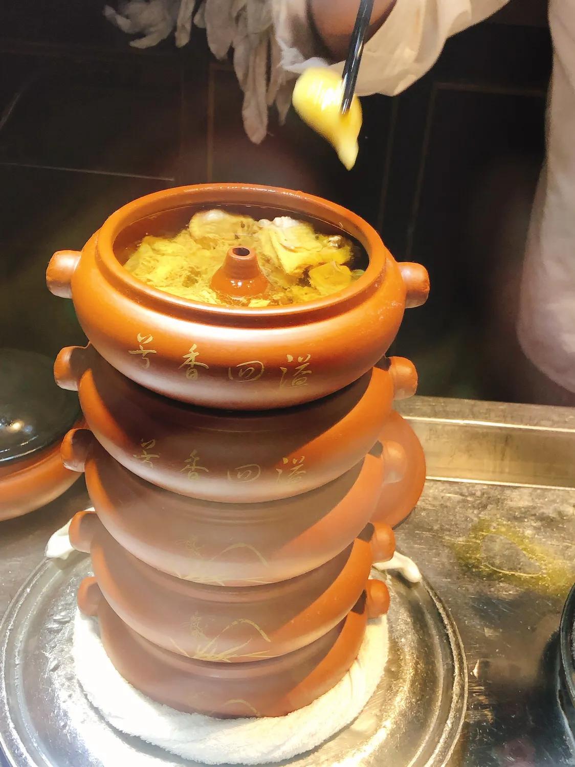 昆明福照楼汽锅鸡南亚风情店,昆明云南汽锅鸡