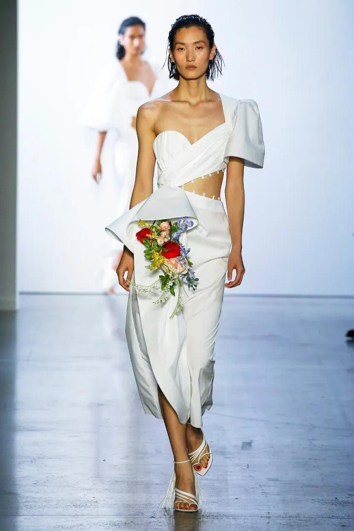 今年最流行凉鞋简单大方百搭,今年流行几款夏日凉鞋时尚百搭