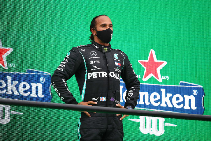 来点儿新闻12.02|安德玛推出库里个人品牌