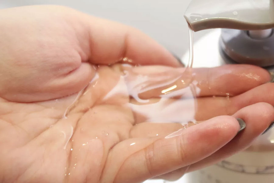 感情真真假假难分辨,清爽蓬松的头发会让人有好感吗