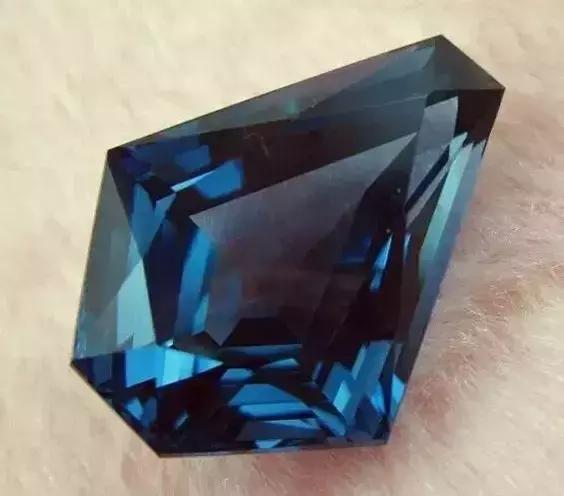 全球最大宝石原石,全球最大的珍贵宝石