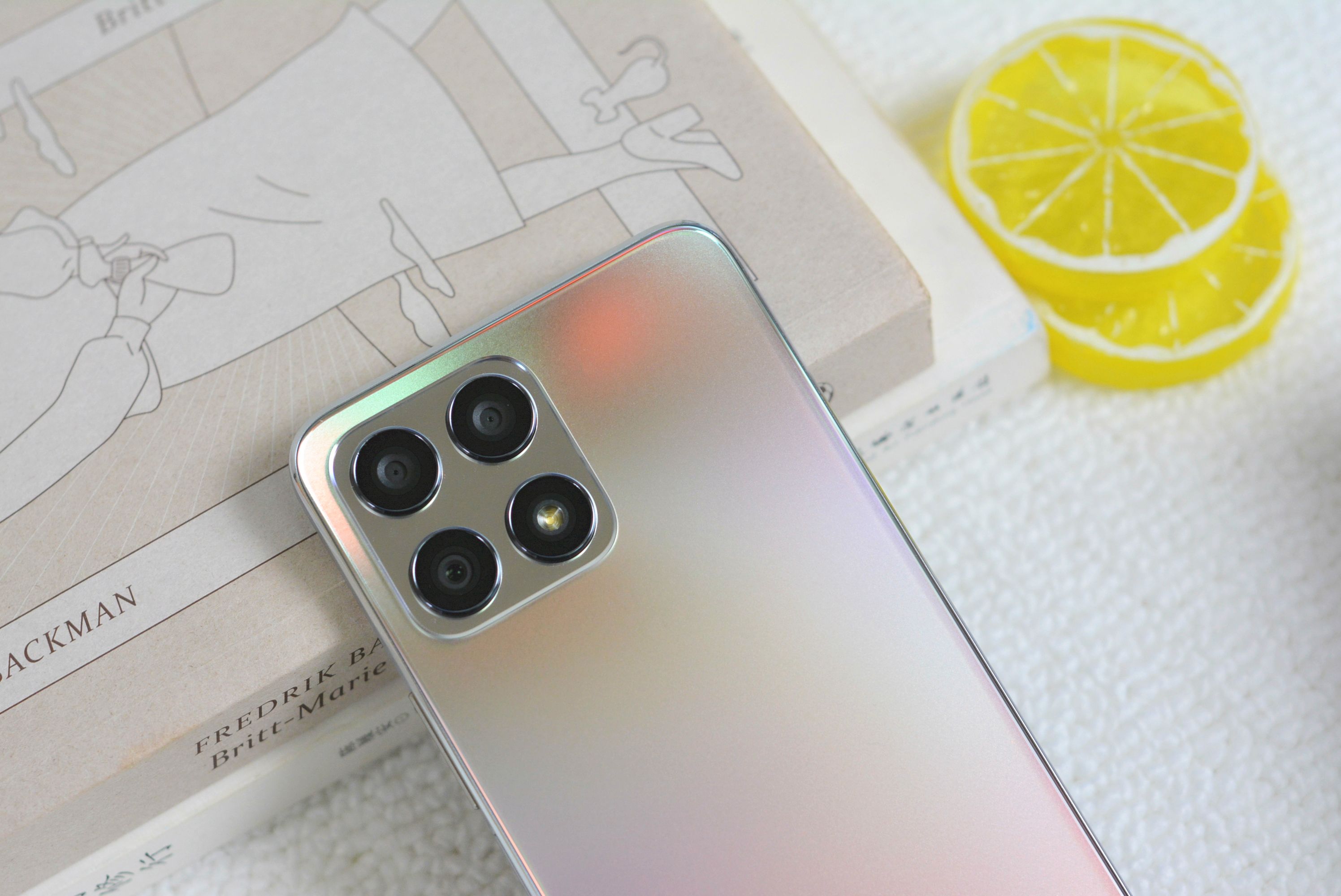 大屏与轻盈兼得荣耀x30i评测,荣耀x30i测评科技美学