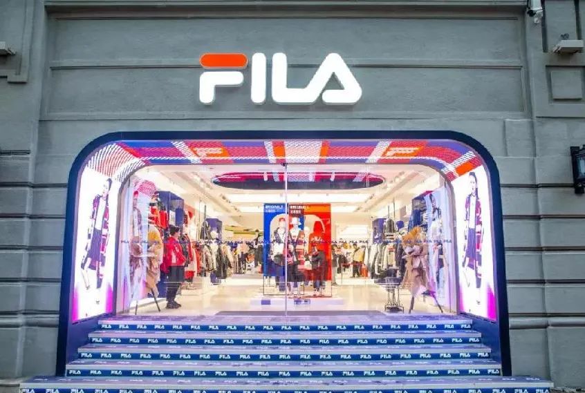 上半年被虐哭的服饰业，正在闯出新路子