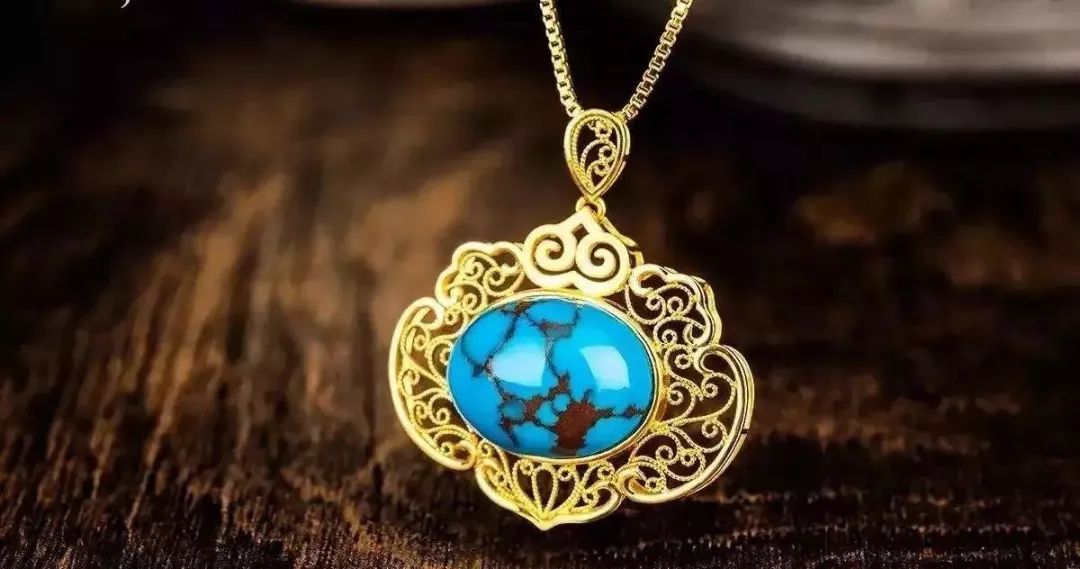 比翡翠还时尚的玉石，连希拉里都被俘获了。