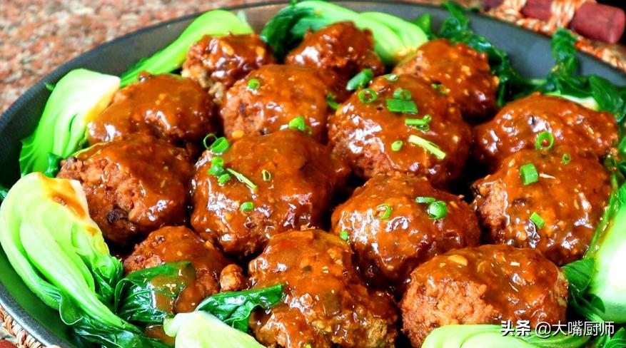 10斤肉馅做红烧狮子头放多少盐,红烧狮子头的经典做法软烂入味