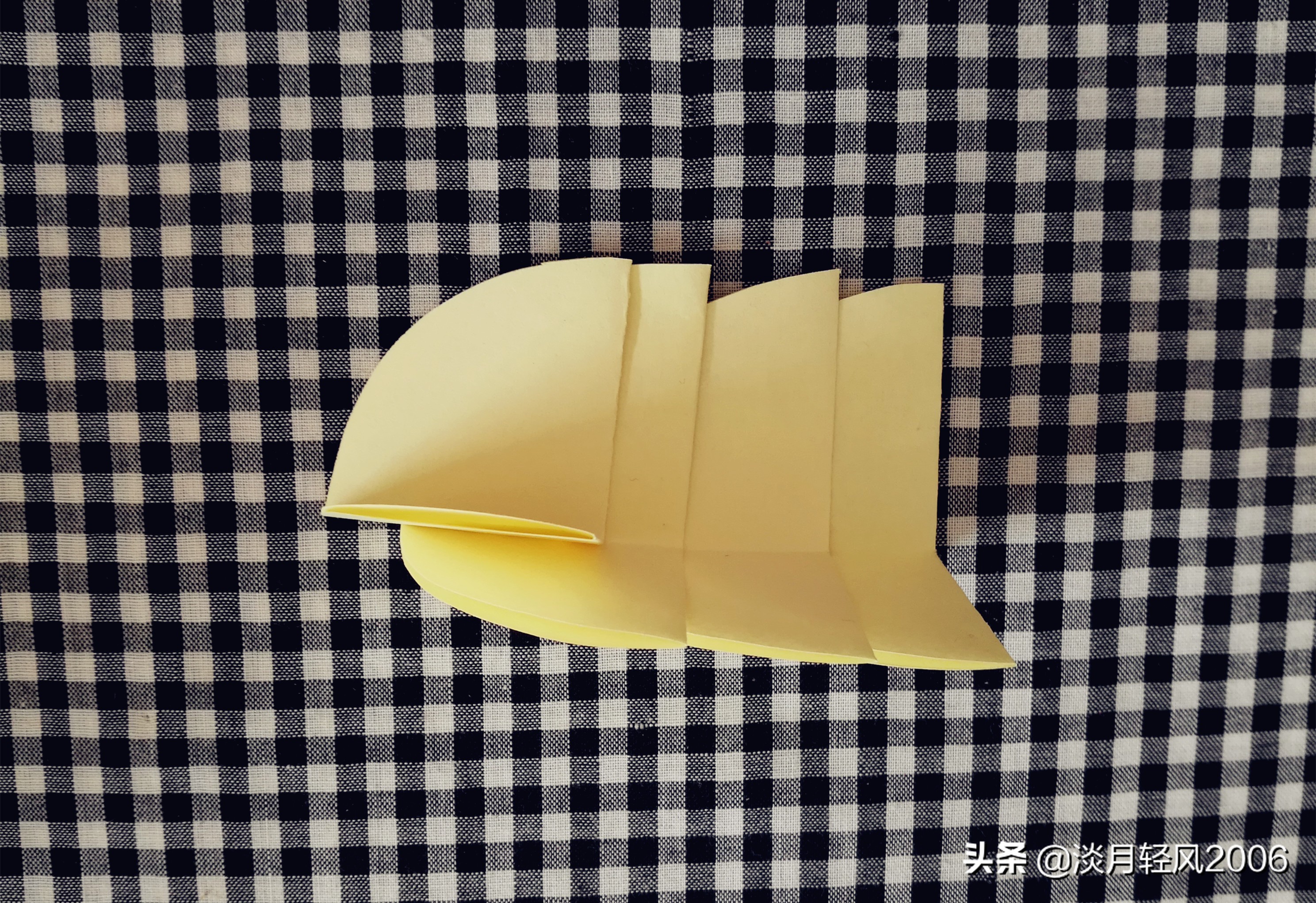 用卡纸制作的手工立体小花,彩色卡纸立体手工