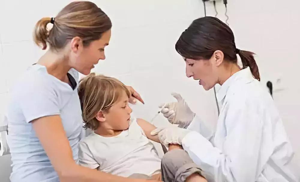 退热贴和发烧药,退烧贴跟退烧药哪种副作用小