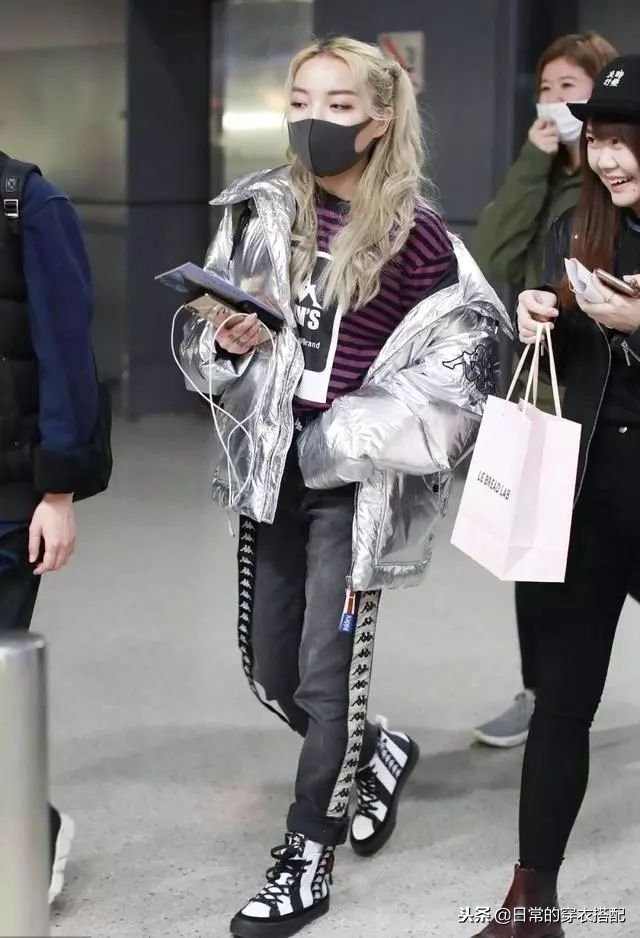 来看机场女王杨幂穿搭,杨幂穿搭机场秀