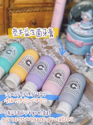 满口全瓷牙的明星李沁,李沁矫正牙齿前的照片