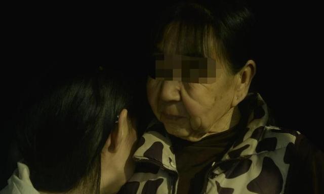 十四岁少女整容花400万,21岁女子做整容手术最新进展