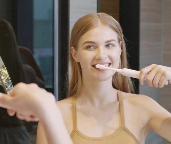 usmile电动牙刷和小米电动牙刷,电动牙刷好用还是手动牙刷效果好