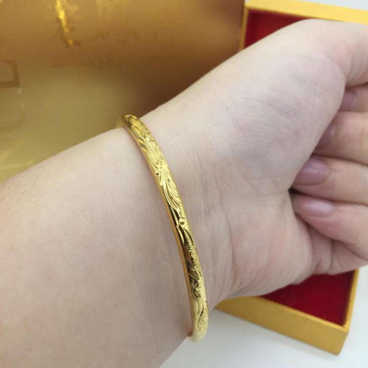 金手镯表面出现锈迹,金手镯发黑是纯度不够吗