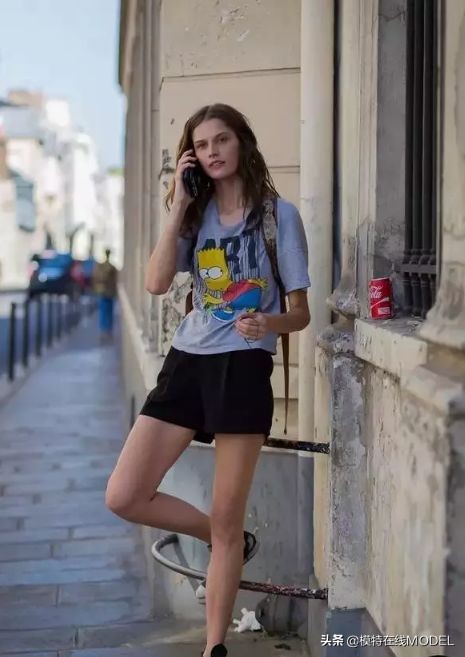 超模刘雯最爱的风格短袖,春天里的万能单品不能少