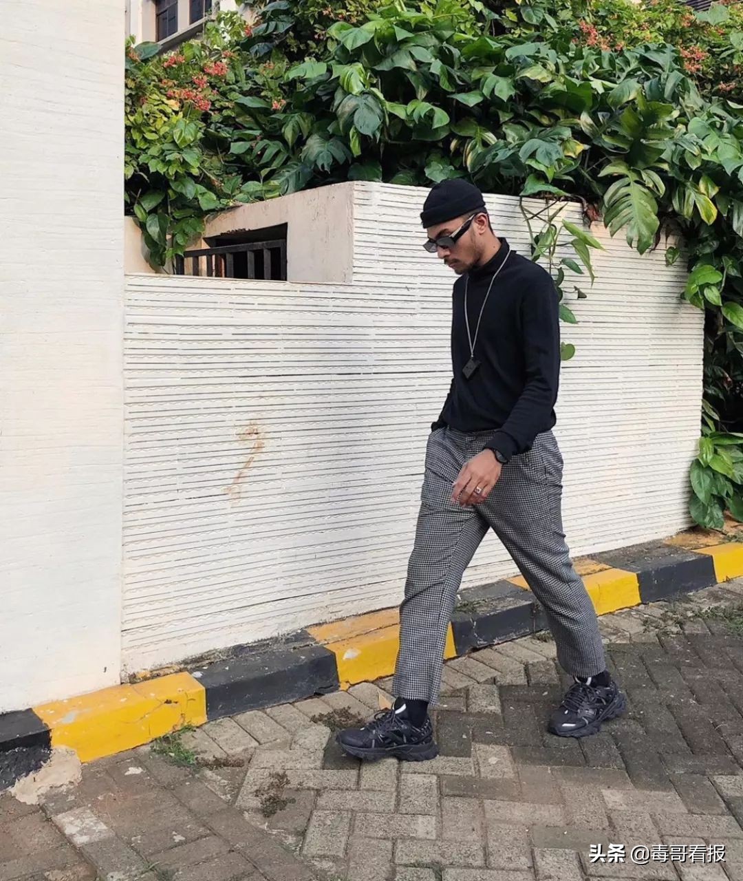 reebok什么意思啊,为什么reebok两个标志