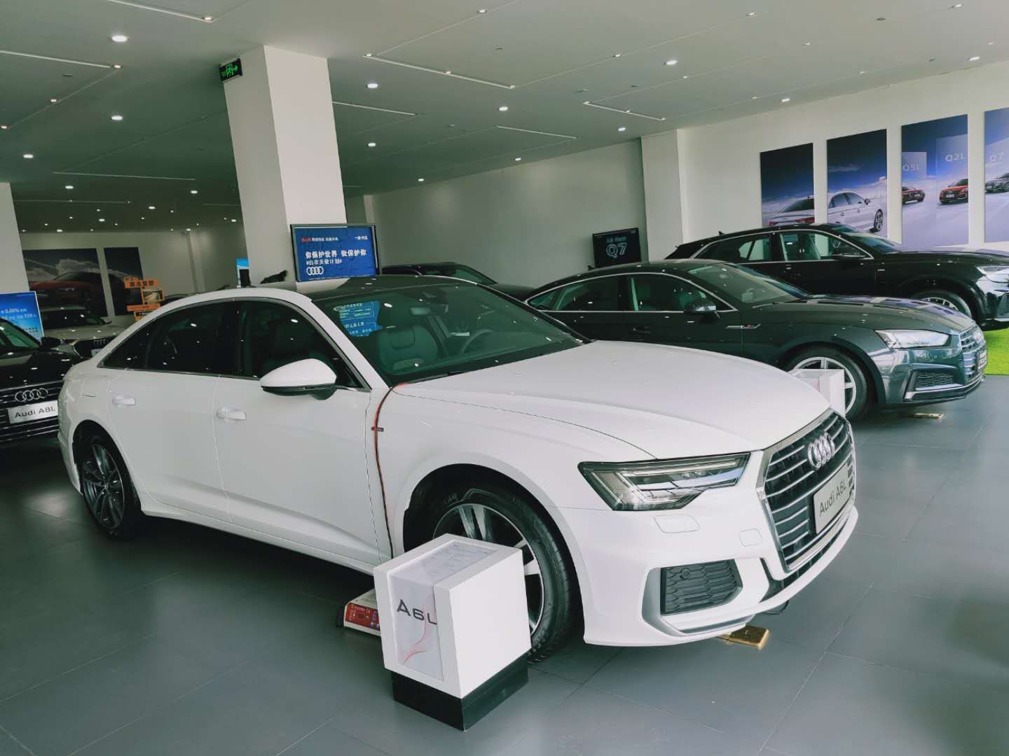 奥迪a6l乞丐版落地价,奥迪a6l乞丐测评