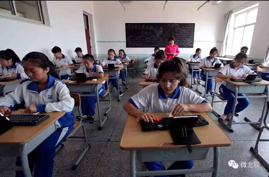 56个民族一家亲开场,民族大学56个民族快闪