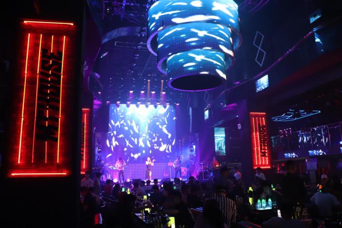 现场演唱会超燃livehouse,室内演唱会livehouse