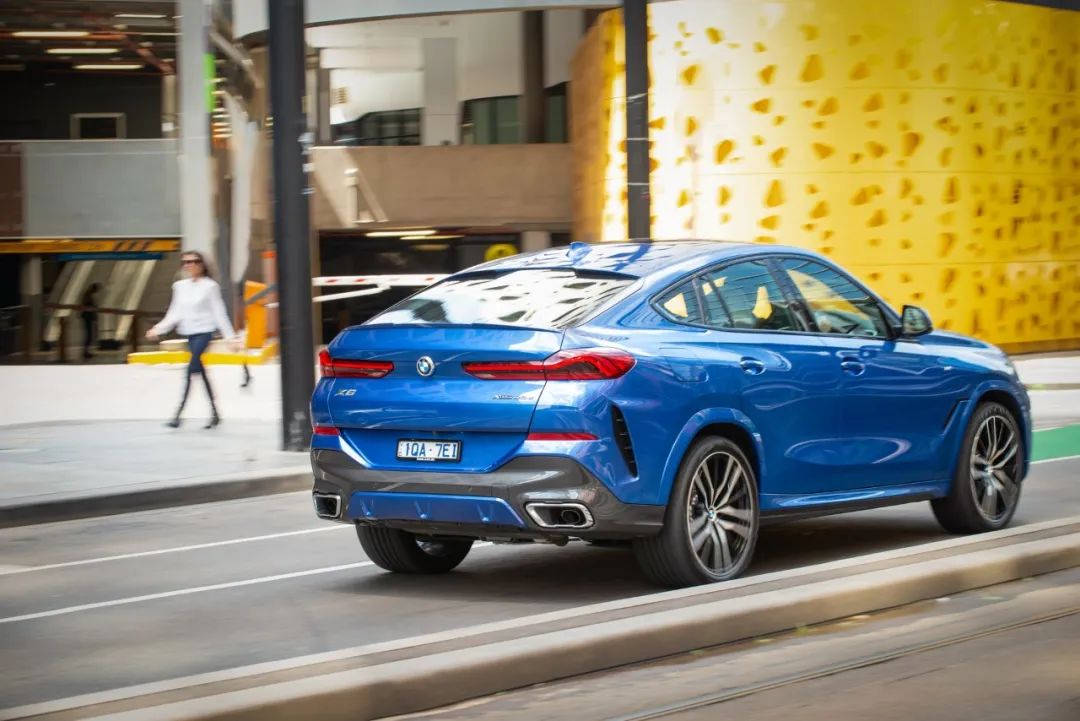 宝马x5和x6哪个更值得买,宝马x6二手车值不值得购买