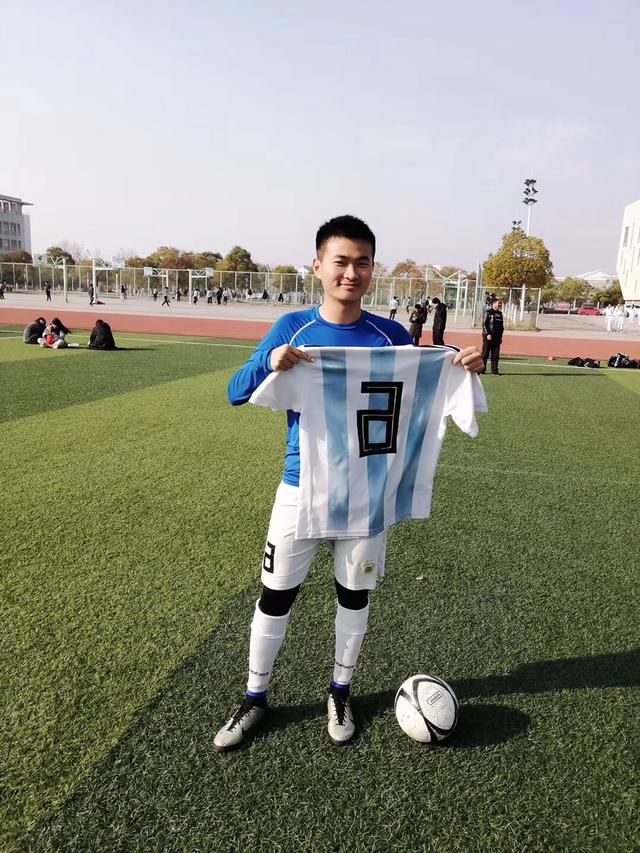 回顾我的建大足球七年三冠，向我的偶像詹皇八年三冠致敬！