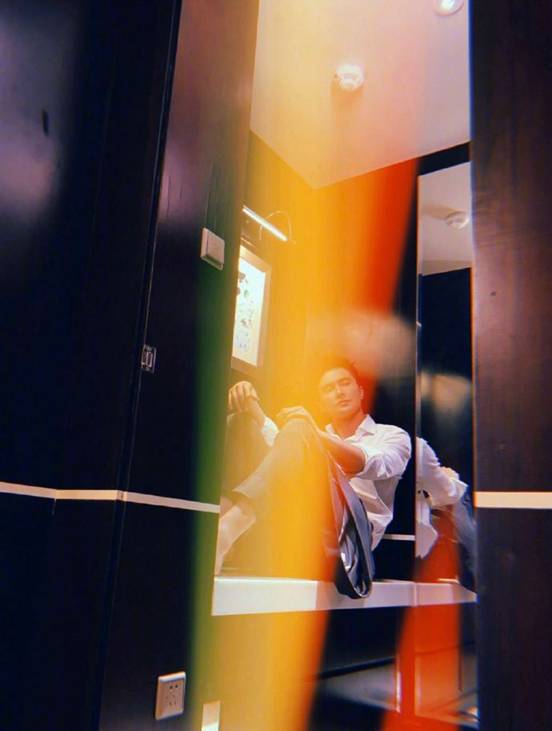 高伟光“神仙脚踝”太诱人，西装裤+脚踝取向*击狙**，圈粉无数少女