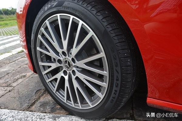 奔驰cla200动感和时尚的区别,新款奔驰cla200试驾视频